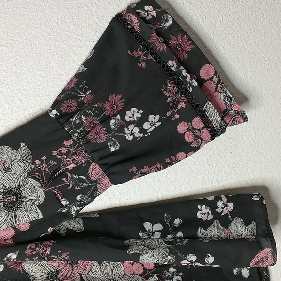 Gray and pink floral blouse size LP - Picture 3 of 5
